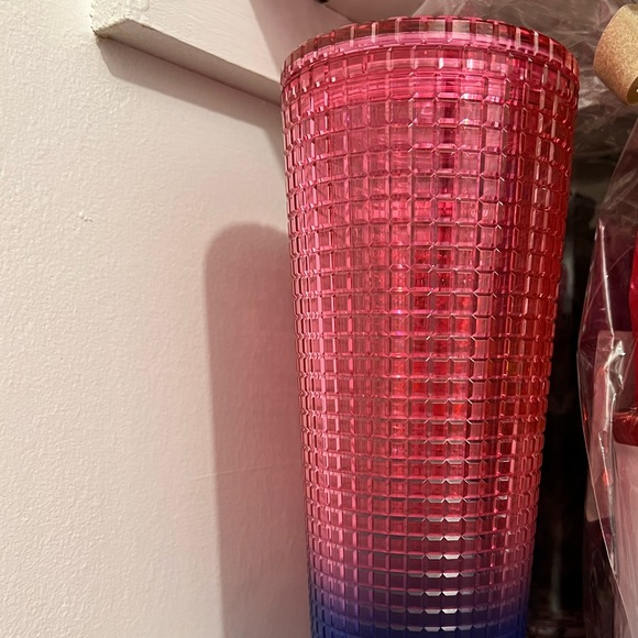 Starbucks Ombré Venti Cup - Picture 2 of 2